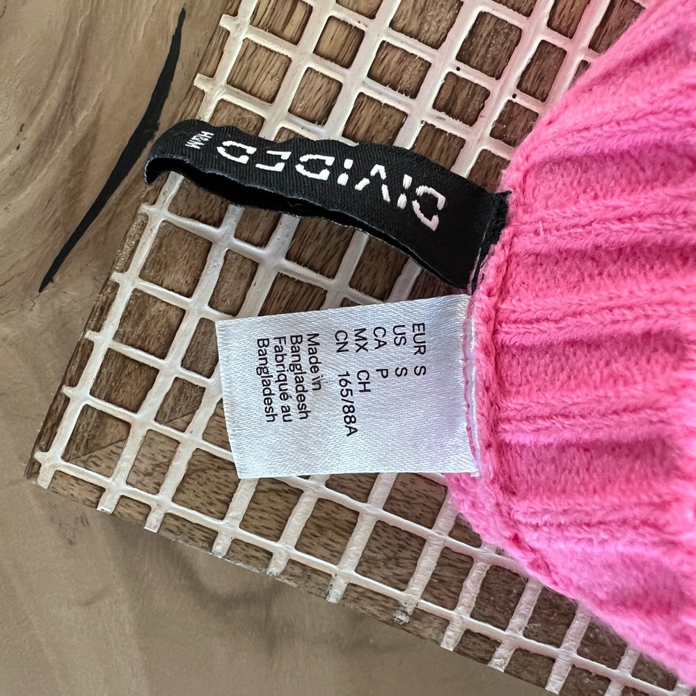 Divided Sweater - Picture 7 of 7